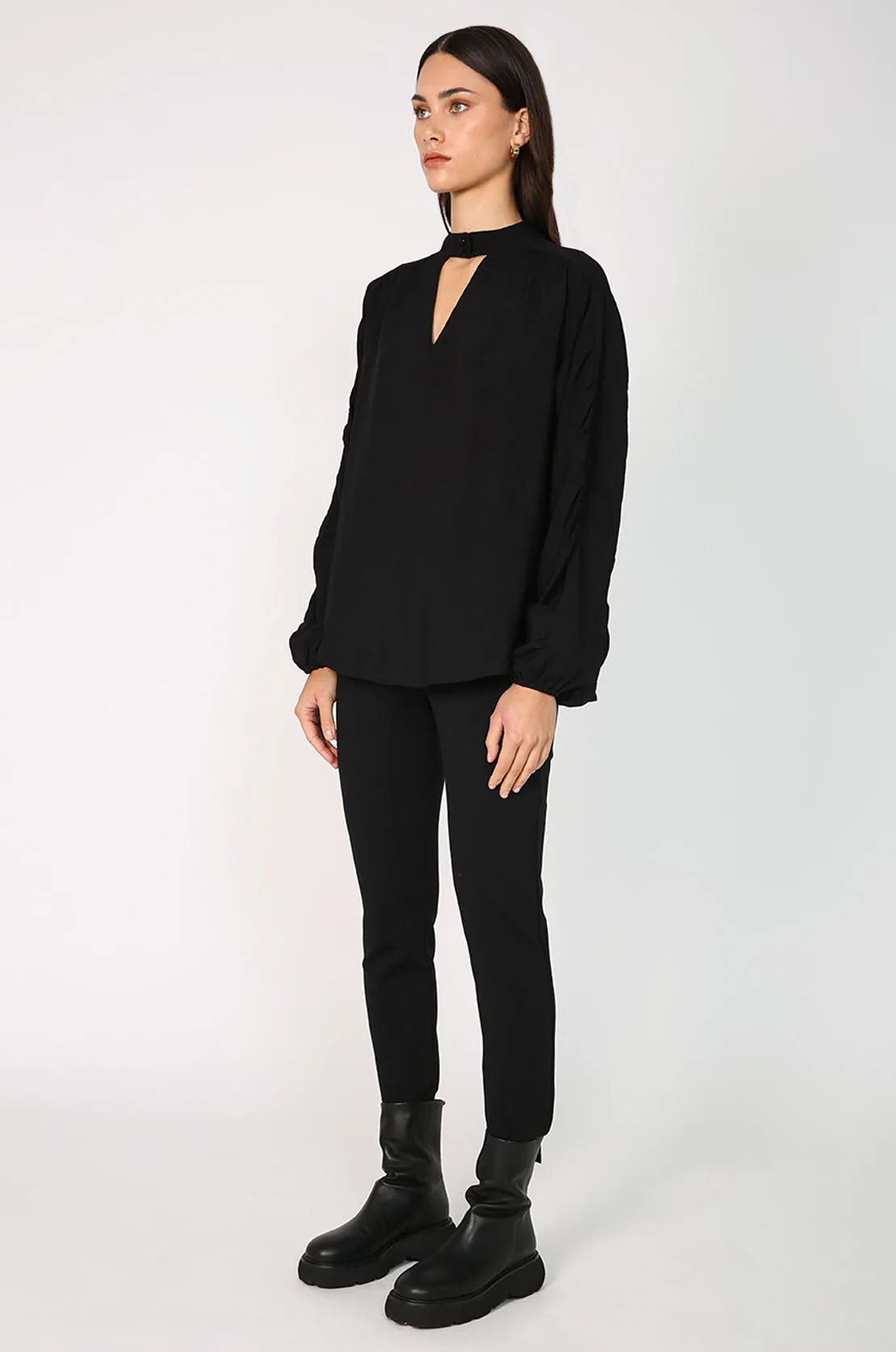 assemble top / black