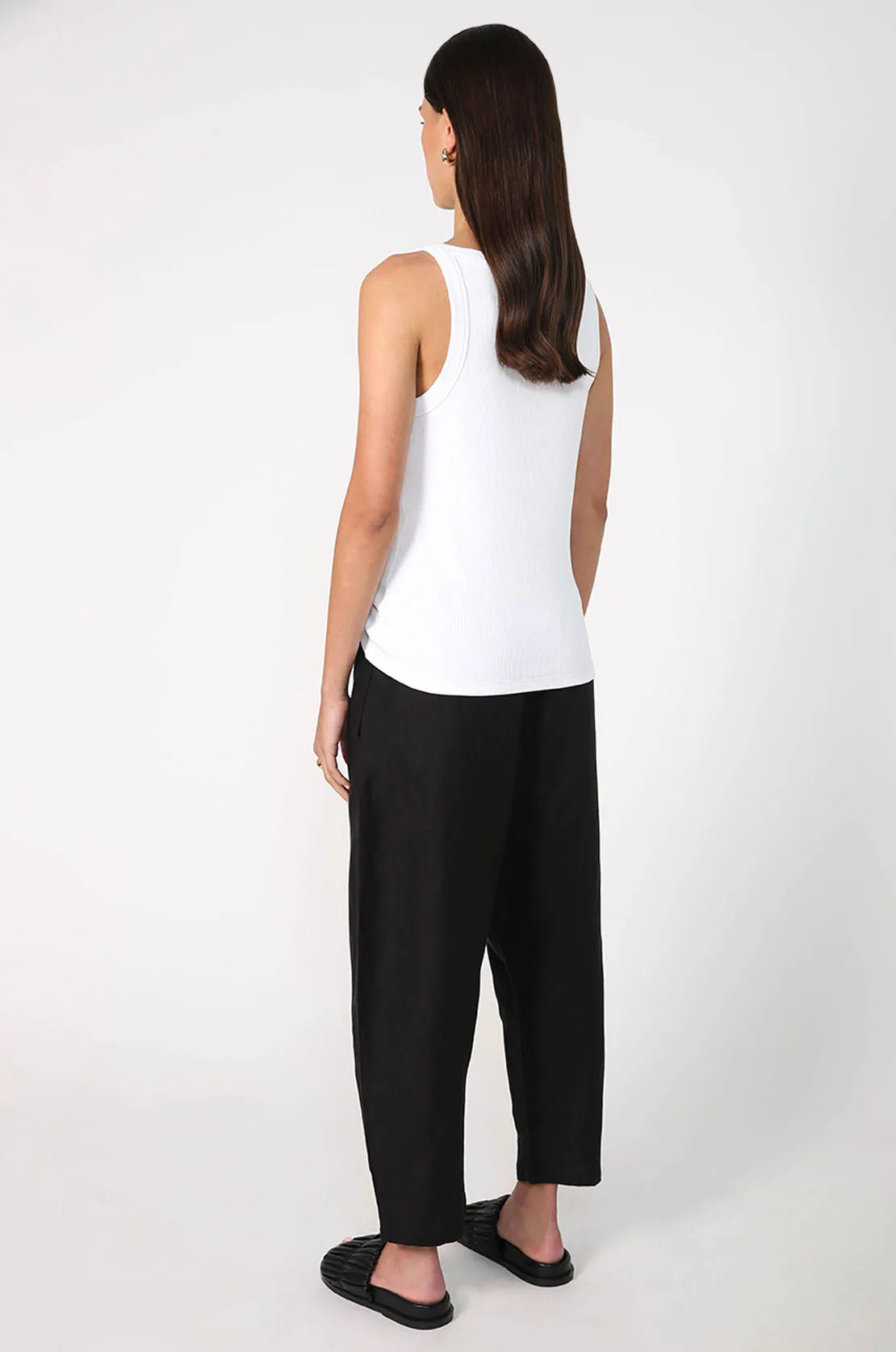 assume pant / black