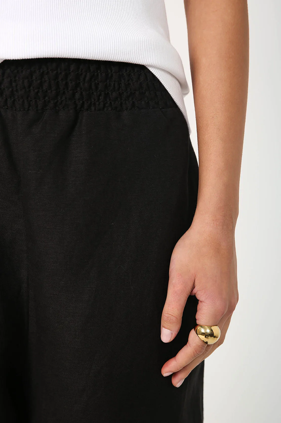 assume pant / black